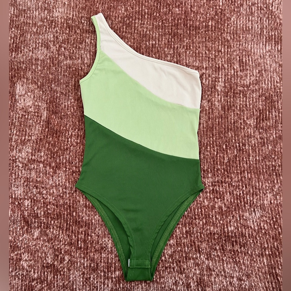 SHEIN - one shoulder strap one piece - XS - never worn - perfect condition